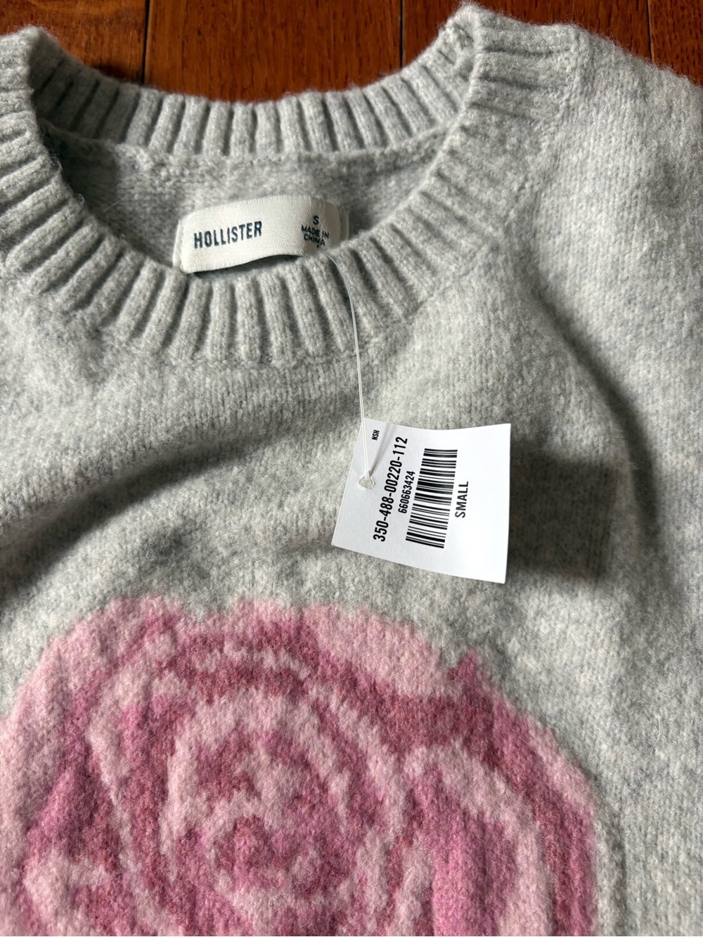 Hollister sweater - Picture 2 of 2